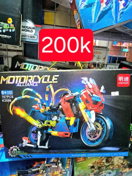 gen-h-z7038879089495_65d913267fc2ec4f444bd824259d2404